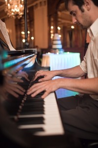 mike potts playing jazz piano