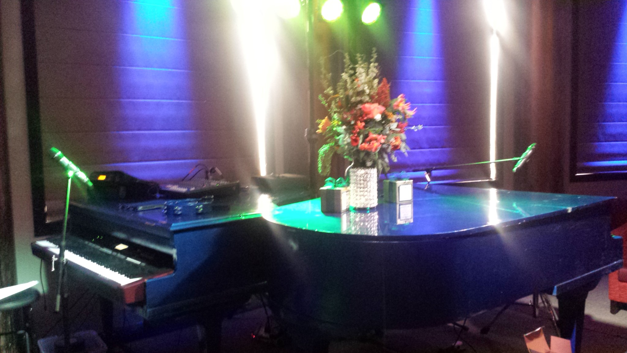 Franchesco’s Ristorante Hosts a Wunderbar Dueling Pianos Show!