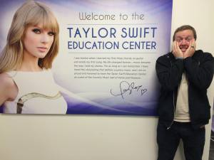 Mike Sherman Gushes Over Taylor Swift