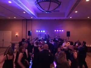 Holiday Inn Dancing dueling pianos