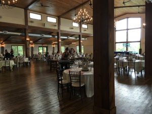 hornbaker gardens barn wedding with dueling pianos