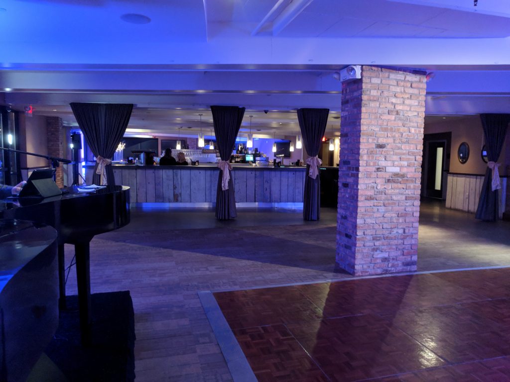 Surg on the Water Wedding - Felix And Fingers Dueling Pianos