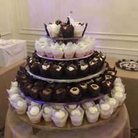 Hotel Blackhawk Davenport Wedding Event cupcakes