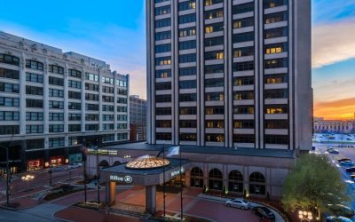 A Night of Musical Magic at Hilton Indianapolis Hotel: Singalongs and Surprises with Felix And Fingers Dueling Pianos