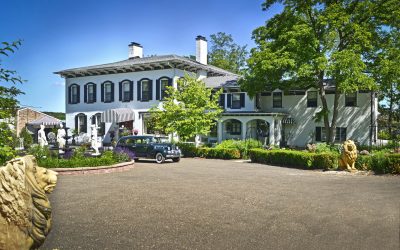 A Festive Night of Dueling Pianos at Maxwell Mansion: Vintage Vibes and Supersonic Speed Rapping!