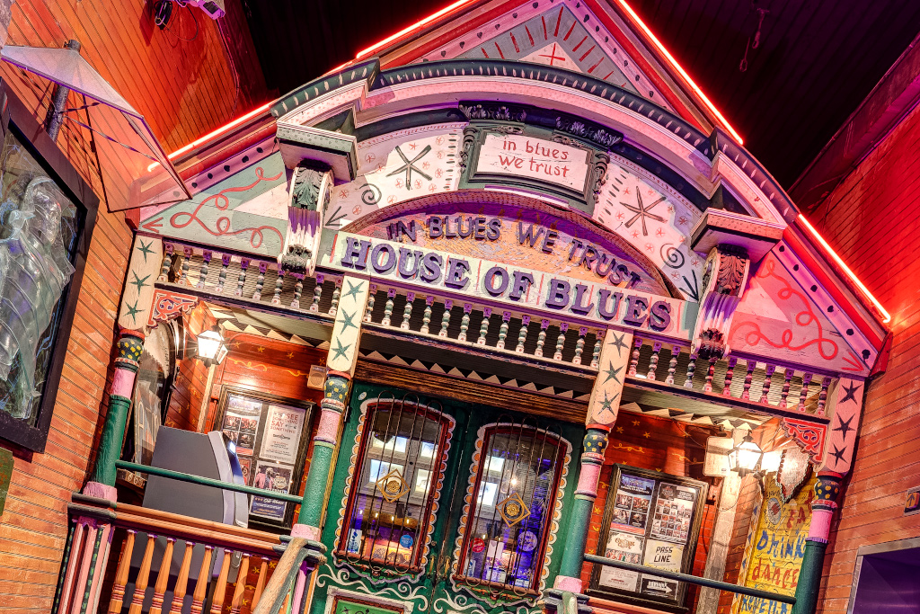 House of Blues Restaurant & Bar A Dueling Piano Extravaganza that Will