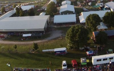 Dueling Pianos Rock the Floyd County Fairgrounds: A Night of Music, Dancing, and Holiday Cheer!