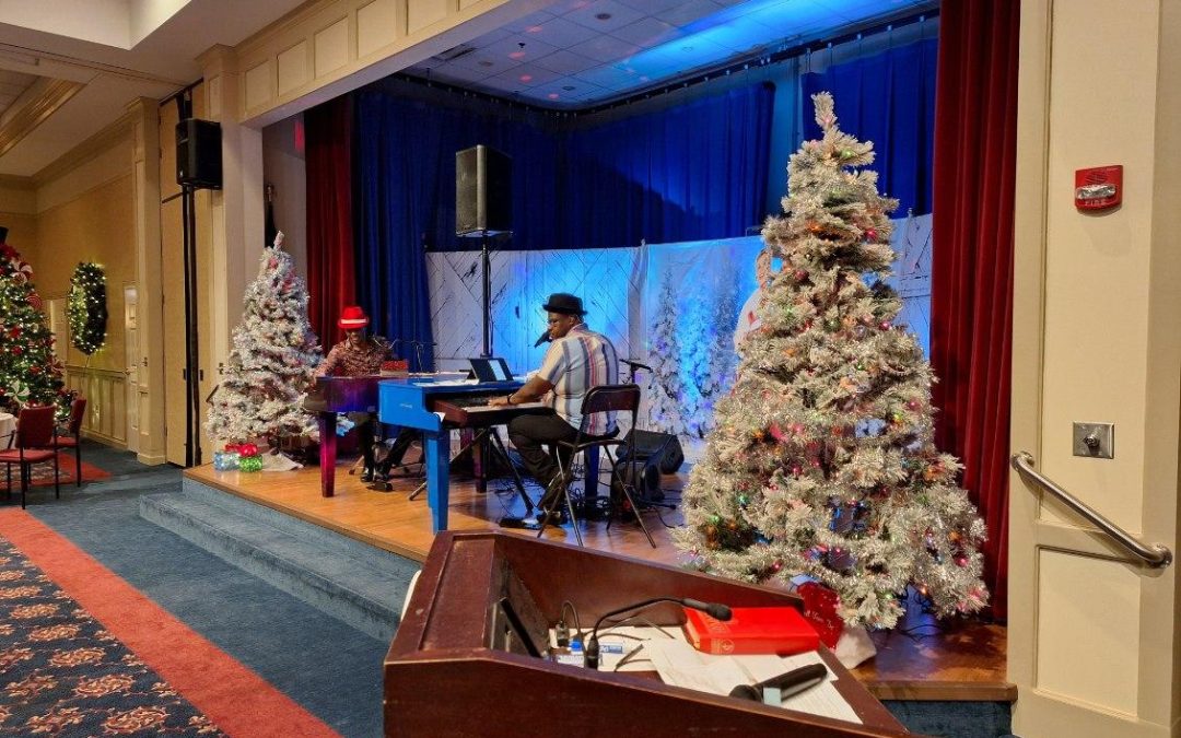 Life Enriching Communities in Cincinnati Grooves to the Sounds of Felix And Fingers Dueling Pianos