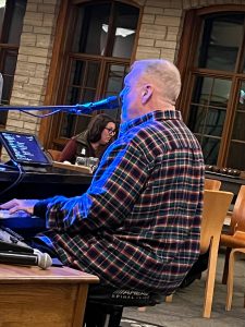 Felix And Fingers Dueling Pianos performing at Lee Lodge on 2024-01-19