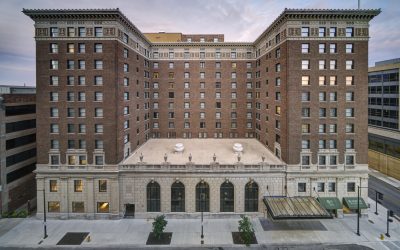 Dueling Pianos Dance-Off: A Night of Melodies and Merriment at Hotel Fort Des Moines