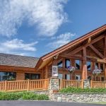 Dancing the Night Away: A Dueling Piano Wedding Extravaganza at Mountain Springs Lodge mountain springs lodge leavenworth