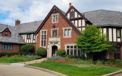 A Dueling Piano Symphony: Celebrating Birthdays and Beats at Rollins Mansion