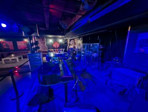 Dueling pianos playing 90s hits at Bassment Bar Chicago