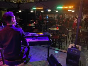 Felix And Fingers Dueling Pianos wrapping up the night at Speakeasy Austin