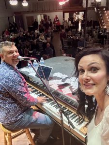Eduardo performing Piano Man