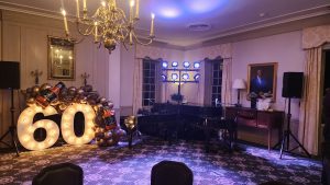 Guests enjoying the dueling pianos at Williamsburg Lodge, Inn and Tavern
