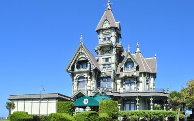 A Night of Dueling Pianos and Laughter at the Historic Ingomar Club