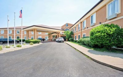 A Night of Rhythmic Revelry: Dueling Pianos Light Up the Best Western Annawan Inn
