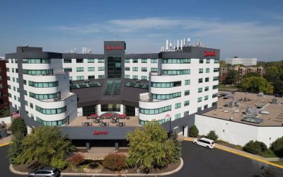 A Night of Dueling Pianos and Dancefloor Derby at Minneapolis Marriott West
