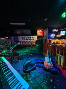 Felix and Fingers performing at Neon Boots