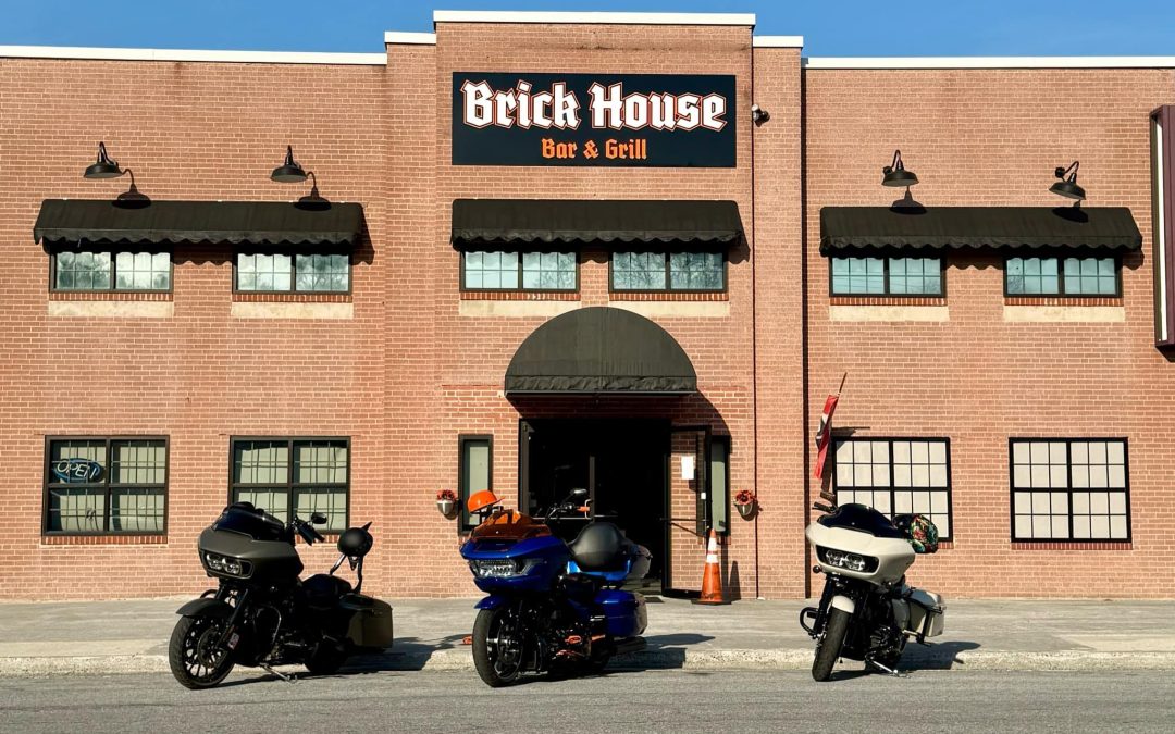 A Dueling Delight: Felix And Fingers Rock the Brick House Bar & Grill for a Cause