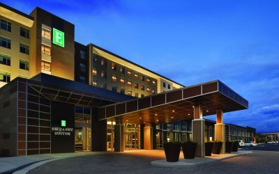 A Symphony of Keys: Dueling Pianos Meets Cowboy Auctioneer at Embassy Suites by Hilton Noblesville Indianapolis Conference Center