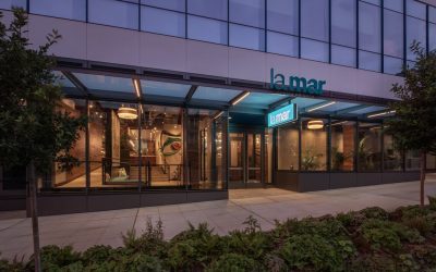 A Night of Dueling Pianos and Power Ballads at Bellevue’s Classy La Mar
