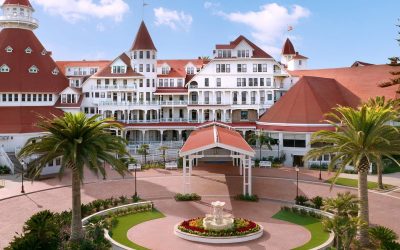 A Night of Enthralling Melodies: Dueling Pianos at Hotel Del Coronado