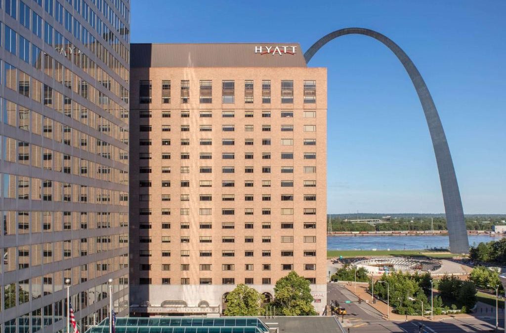 A Night of Interactive Fun: Dueling Pianos Light Up Hyatt Regency St. Louis at The Arch