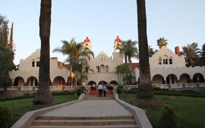 Felix And Fingers Dueling Pianos: A Symphony of Fun and Philanthropy at The Burage Mansion