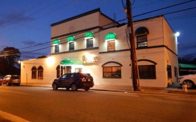 A Night of Nostalgia and Euphoria: Dueling Pianos at Brock’s Riverside Grill