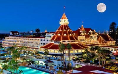 A Night of Dueling Pianos: Sweet Caroline Triumphs at the Hotel Del Coronado