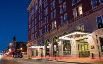 Dueling Pianos Under the Sun: A Stunning Wedding Reception at Hotel Julien Dubuque