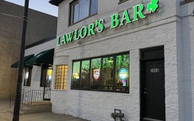 Dueling Pianos Light Up Lawlor’s Bar: A Night of Melodies and Pink Pony Club Revelry