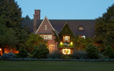 Harmonious Notes and Tasty Bites: A Dueling Piano Wedding Extravaganza at the American Club Resort