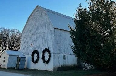 Dancing Under the Big Open Doors: A “Really Nice” Felix And Fingers Wedding at Sandhill Tree Farm