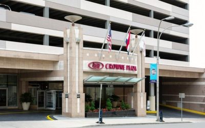 The Fast-Talking Auctioneer Rocks 1301 Wyandotte St: A Felix And Fingers Fundraiser Extravaganza