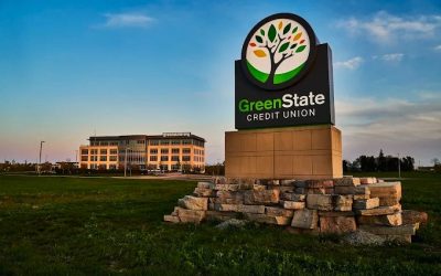 Green State Bank Shines in North Liberty: Maxwell’s Unexpected Mash-Ups Spark Laughter at the Fundraiser