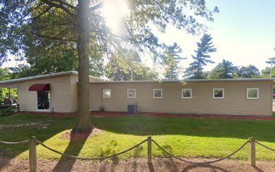 Ottumwa Golf and Social Club & Finnegan’s Restaurant Shimmers with Red Sequined Blazers and Dueling Piano Magic