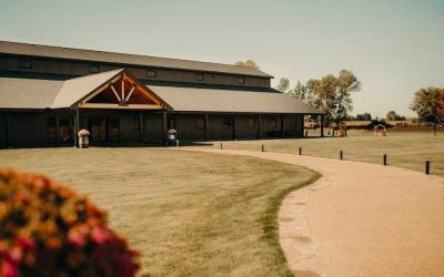 The Barn at Sunset Ranch Lights Up with a Dueling Piano Rendition of Nicki Minaj’s Superbass at a Wedding Spectacular