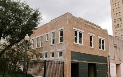 434 Fannin St Shines with “Blaine, the Number 1 Coolest Cat” at the Epic Holiday Dueling Pianos Bash