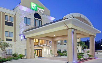 Beaumont Holiday Inn Shines with Christmas Charm and Unchained Melody Magic