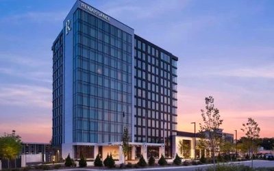 Renaissance Milwaukee West Hotel Shines as Hysiend Dazzles with Nat King Cole’s Christmas Song