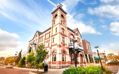 Woodstock Opera House’s Midnight Toast: Champagne, Requests & Unforgettable Stage Shows