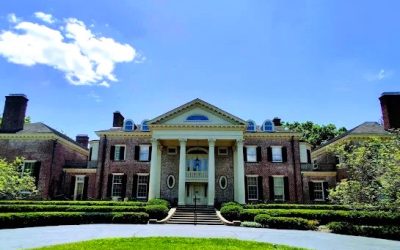 Bohemian Rhapsody Vibes and Exceptional Hospitality: Felix And Fingers at Cantigny Park