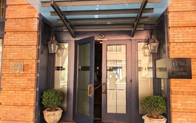 The Battery SF Shines in 49ers Colors: A Dueling Pianos Extravaganza with a Dash of Fun