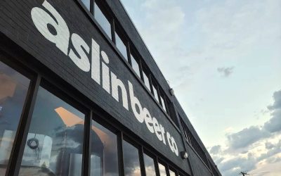 Piano Sponsors Steal the Spotlight: A Sweet Caroline Sing-Along at Aslin Beer Company – Alexandria