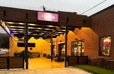 Forge 21 Bar And Grill Shines at the St. Patrick’s Day Bar Meet Up – Great Food, Great People, and Dueling Pianos!