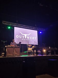 Bethany Lorentzen performing with Felix And Fingers Dueling Pianos at Midland County Horseshoe in Midland, Texas