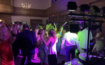 90s and 2000s Came Out Swinging at a Rush Creek Golf Club Wedding